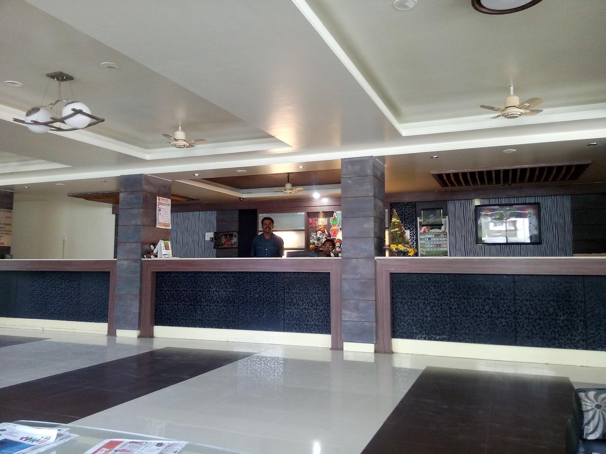 Lātūr Hotel Parth Executive מראה חיצוני תמונה